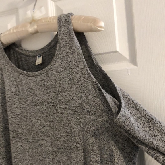 Light grey cold shoulder long sleeve - Picture 2 of 5